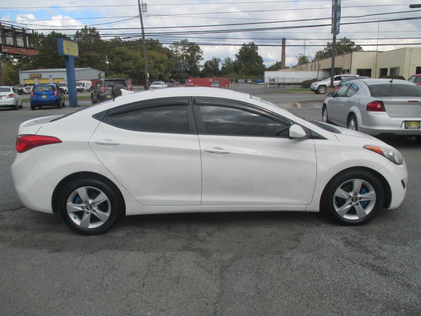 2013 SILVER Hyundai Elantra Limited (5NPDH4AE4DH) with an 1.8L L4 DOHC 16V engine, 6-Speed Automatic transmission, located at 1254 Manheim Pike, Lancaster, PA, 17601, (717) 393-9133, 40.062870, -76.323273 - Photo#3