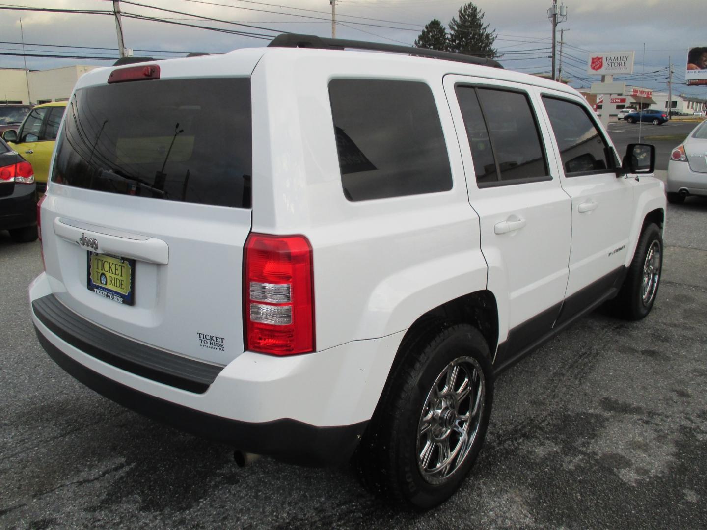 2016 WHITE Jeep Patriot Sport 2WD (1C4NJPBA0GD) with an 2.0L L4 DOHC 16V engine, located at 1254 Manheim Pike, Lancaster, PA, 17601, (717) 393-9133, 40.062870, -76.323273 - Photo#4