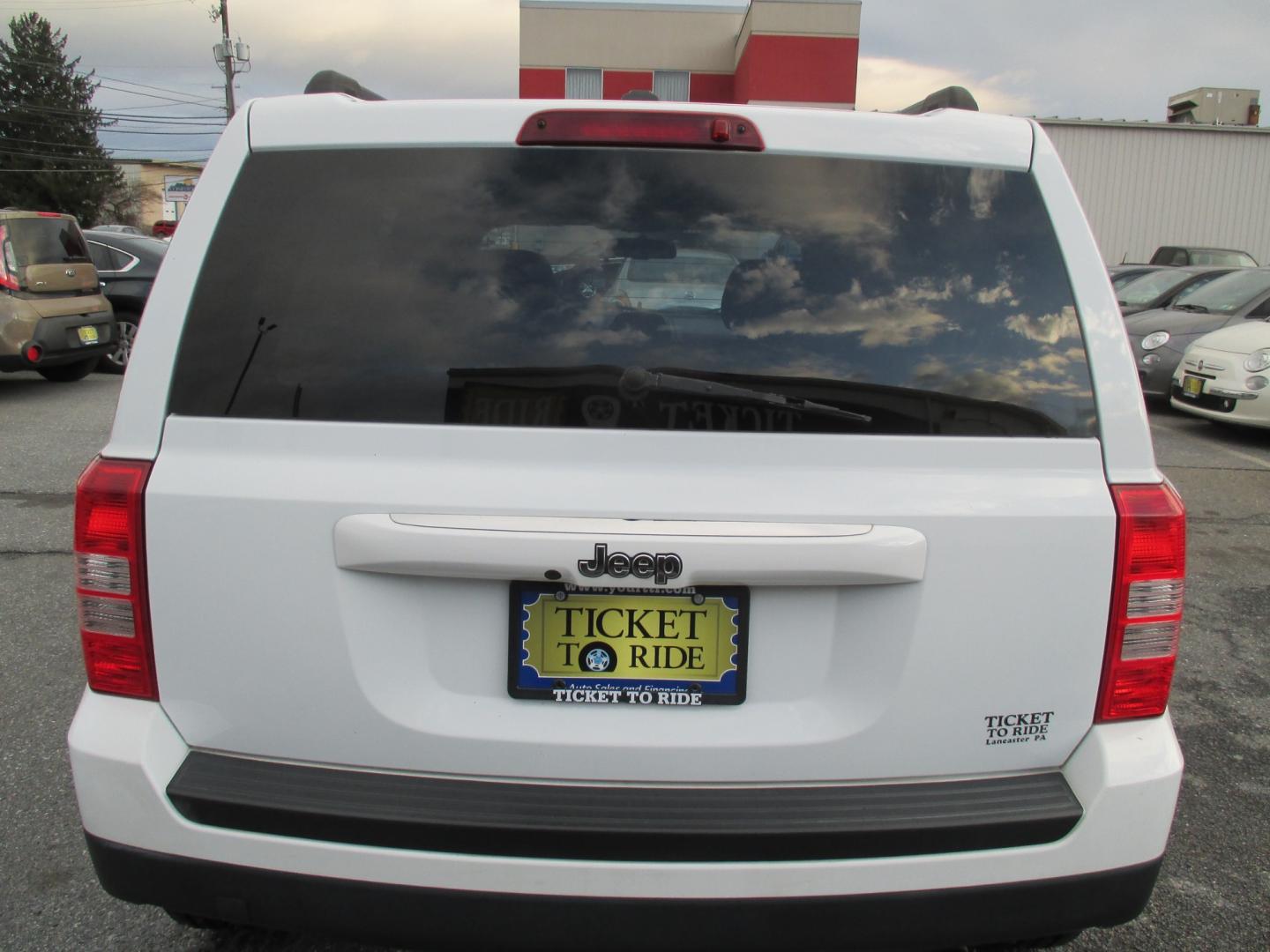 2016 WHITE Jeep Patriot Sport 2WD (1C4NJPBA0GD) with an 2.0L L4 DOHC 16V engine, located at 1254 Manheim Pike, Lancaster, PA, 17601, (717) 393-9133, 40.062870, -76.323273 - Photo#5