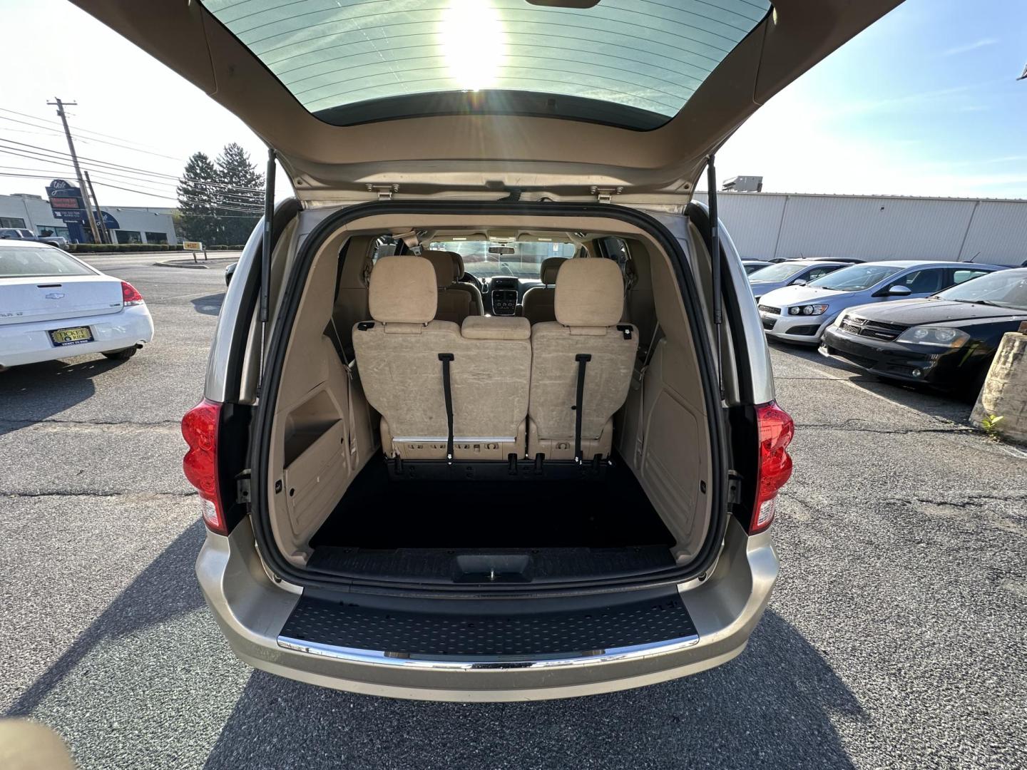 2013 GOLD Dodge Grand Caravan SE (2C4RDGBG2DR) with an 3.6L V6 DOHC 24V engine, 6-Speed Automatic transmission, located at 1254 Manheim Pike, Lancaster, PA, 17601, (717) 393-9133, 40.062870, -76.323273 - Photo#14