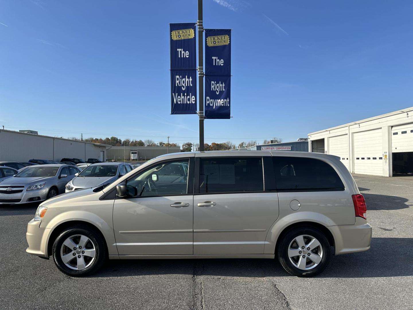 2013 GOLD Dodge Grand Caravan SE (2C4RDGBG2DR) with an 3.6L V6 DOHC 24V engine, 6-Speed Automatic transmission, located at 1254 Manheim Pike, Lancaster, PA, 17601, (717) 393-9133, 40.062870, -76.323273 - Photo#4