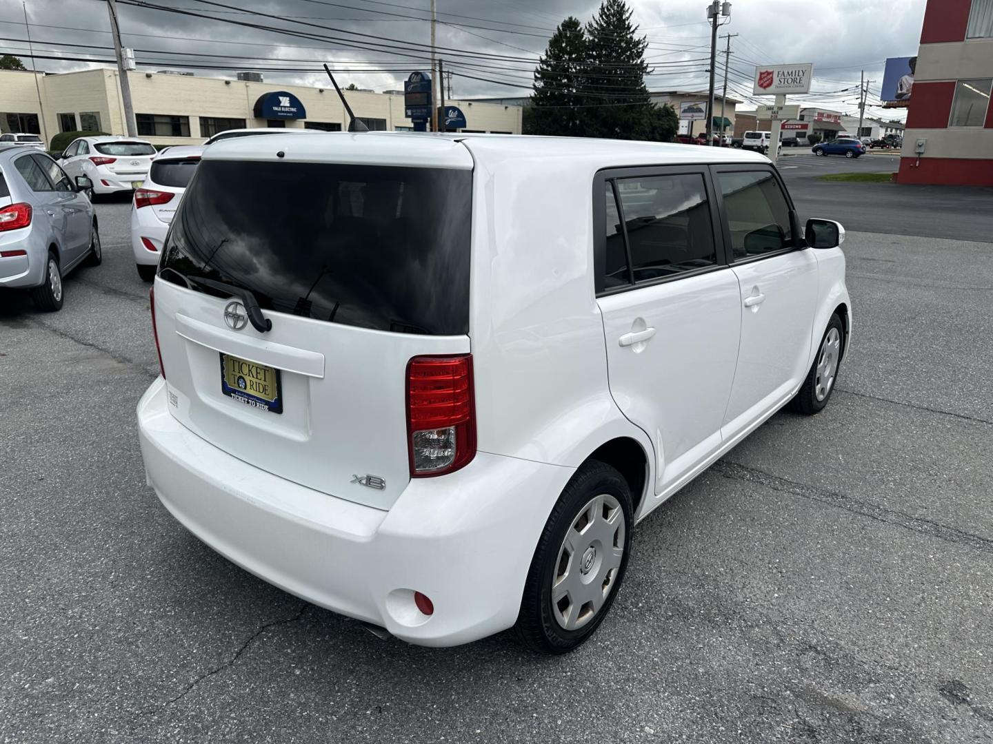 2012 WHITE Scion xB 5-Door Wagon 5-Spd MT (JTLZE4FE0CJ) with an 2.4L L4 DOHC 16V engine, 5-Speed Manual transmission, located at 1254 Manheim Pike, Lancaster, PA, 17601, (717) 393-9133, 40.062870, -76.323273 - Photo#4