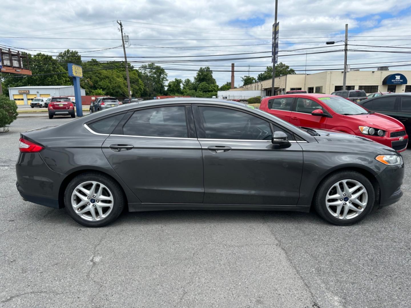 2016 GRAY Ford Fusion SE (3FA6P0HD9GR) with an 1.5L L4 DOHC 16V engine, 6-Speed Automatic transmission, located at 1254 Manheim Pike, Lancaster, PA, 17601, (717) 393-9133, 40.062870, -76.323273 - Photo#3