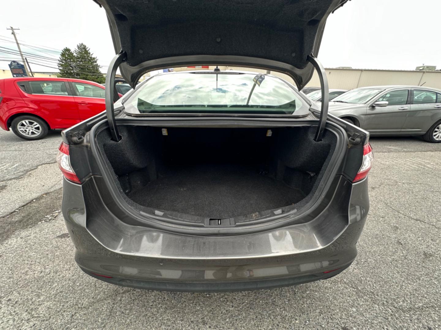 2016 GRAY Ford Fusion SE (3FA6P0HD9GR) with an 1.5L L4 DOHC 16V engine, 6-Speed Automatic transmission, located at 1254 Manheim Pike, Lancaster, PA, 17601, (717) 393-9133, 40.062870, -76.323273 - Photo#10