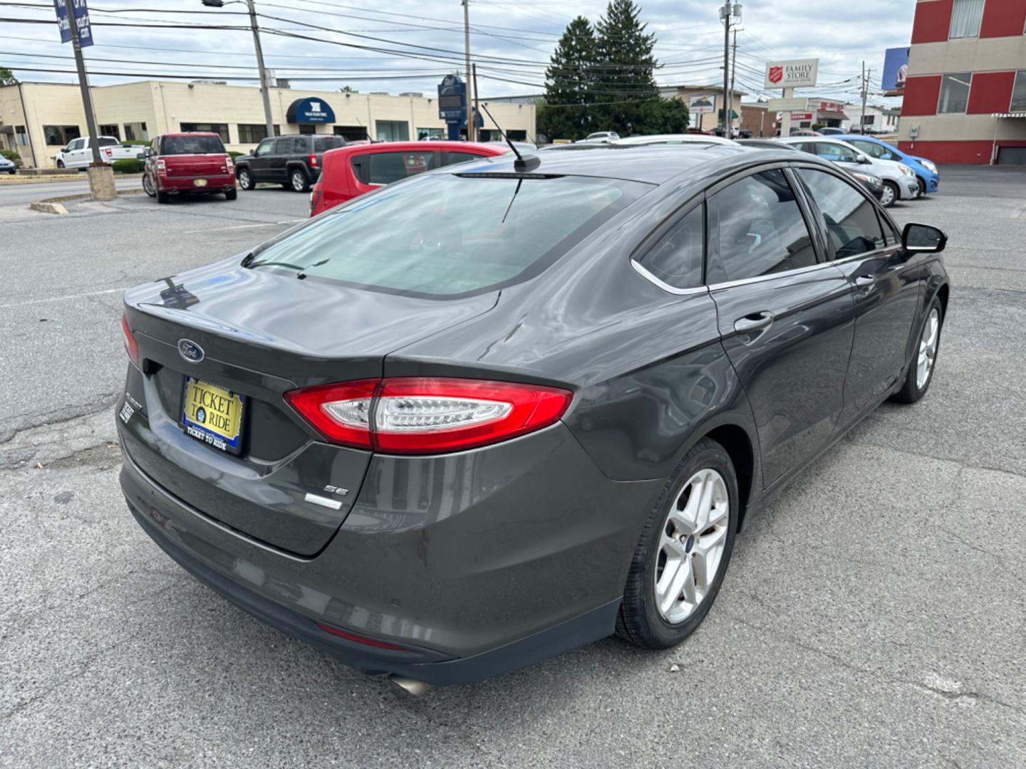 2016 GRAY Ford Fusion SE (3FA6P0HD9GR) with an 1.5L L4 DOHC 16V engine, 6-Speed Automatic transmission, located at 1254 Manheim Pike, Lancaster, PA, 17601, (717) 393-9133, 40.062870, -76.323273 - Photo#4