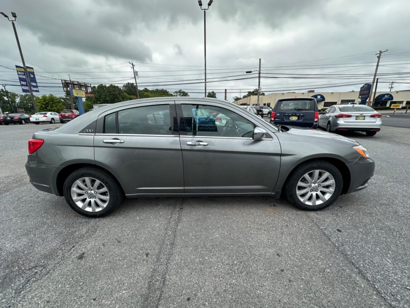 2013 GRAY Chrysler 200 Limited (1C3CCBCGXDN) with an 3.6L V6 DOHC 24V FFV engine, 6-Speed Automatic transmission, located at 1254 Manheim Pike, Lancaster, PA, 17601, (717) 393-9133, 40.062870, -76.323273 - Photo#3