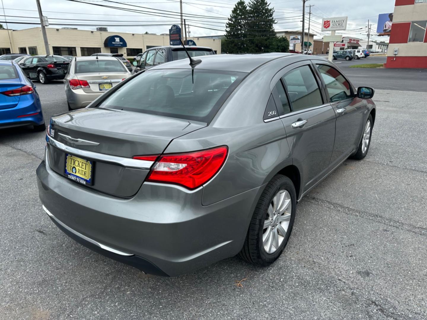 2013 GRAY Chrysler 200 Limited (1C3CCBCGXDN) with an 3.6L V6 DOHC 24V FFV engine, 6-Speed Automatic transmission, located at 1254 Manheim Pike, Lancaster, PA, 17601, (717) 393-9133, 40.062870, -76.323273 - Photo#4