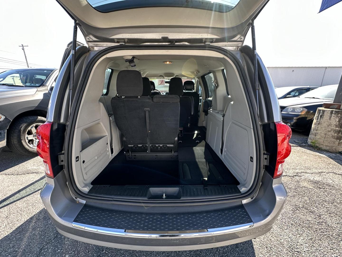 2015 SILVER Dodge Grand Caravan SE (2C4RDGBG1FR) with an 3.6L V6 DOHC 24V engine, 6-Speed Automatic transmission, located at 1254 Manheim Pike, Lancaster, PA, 17601, (717) 393-9133, 40.062870, -76.323273 - Photo#13