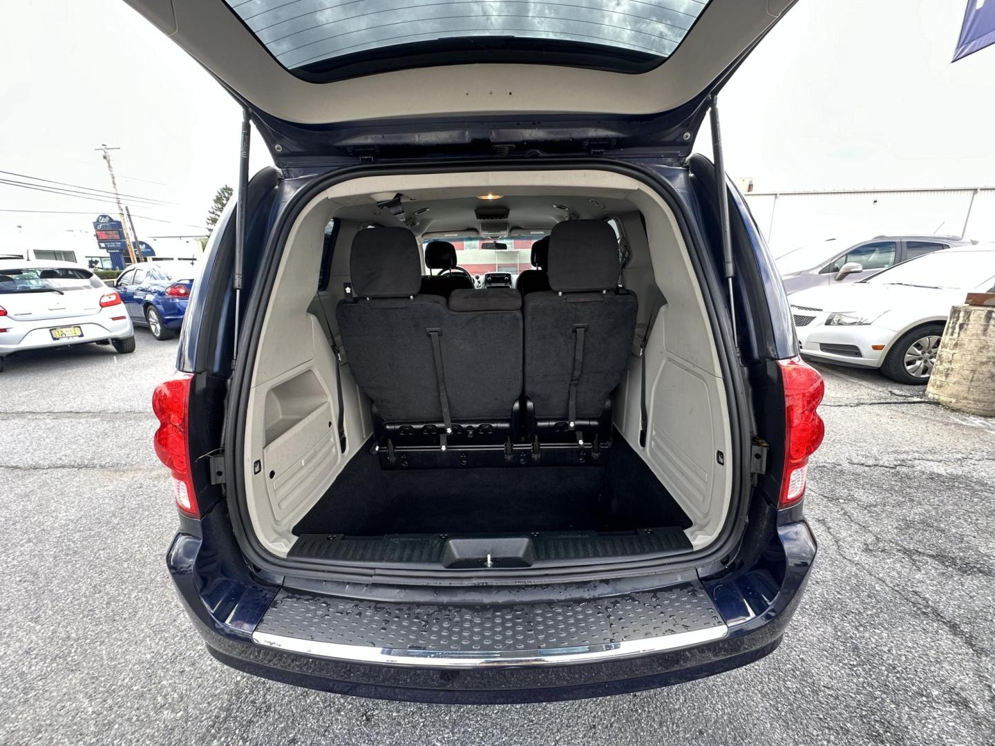 2016 BLUE Dodge Grand Caravan SE (2C4RDGBGXGR) with an 3.6L V6 DOHC 24V engine, 6A transmission, located at 1254 Manheim Pike, Lancaster, PA, 17601, (717) 393-9133, 40.062870, -76.323273 - Photo#12