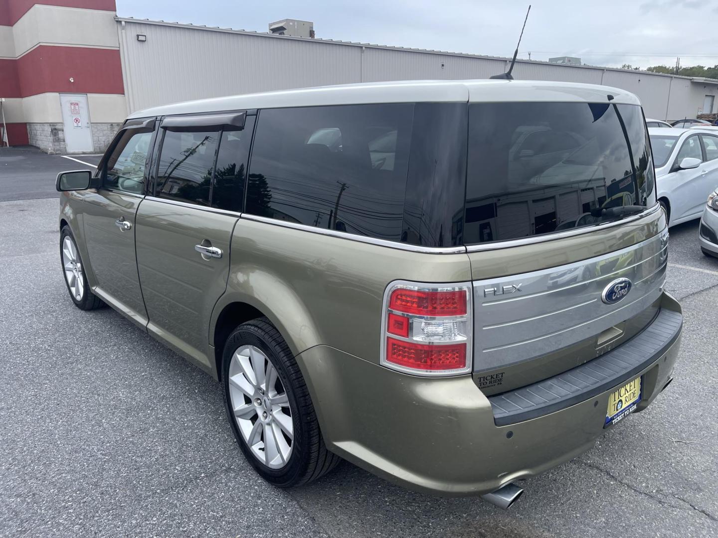 2012 GREEN Ford Flex Limited AWD (2FMHK6DT4CB) with an 3.5L V6 DOHC 24V engine, 6-Speed Automatic Overdrive transmission, located at 1254 Manheim Pike, Lancaster, PA, 17601, (717) 393-9133, 40.062870, -76.323273 - Photo#11