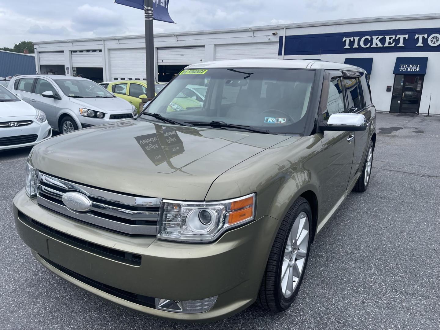 2012 GREEN Ford Flex Limited AWD (2FMHK6DT4CB) with an 3.5L V6 DOHC 24V engine, 6-Speed Automatic Overdrive transmission, located at 1254 Manheim Pike, Lancaster, PA, 17601, (717) 393-9133, 40.062870, -76.323273 - Photo#2