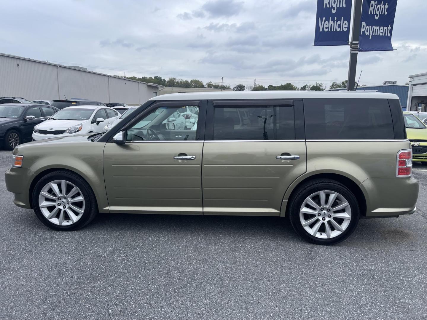 2012 GREEN Ford Flex Limited AWD (2FMHK6DT4CB) with an 3.5L V6 DOHC 24V engine, 6-Speed Automatic Overdrive transmission, located at 1254 Manheim Pike, Lancaster, PA, 17601, (717) 393-9133, 40.062870, -76.323273 - Photo#8