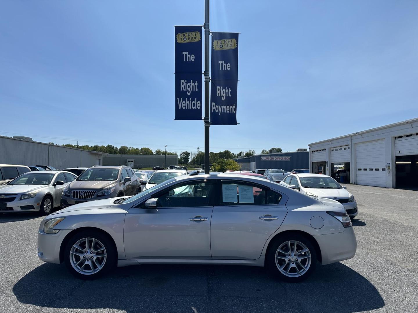 2013 SILVER Nissan Maxima SV (1N4AA5AP4DC) with an 3.5L V6 DOHC 24V engine, Continuously Variable Transmission transmission, located at 1254 Manheim Pike, Lancaster, PA, 17601, (717) 393-9133, 40.062870, -76.323273 - Photo#6