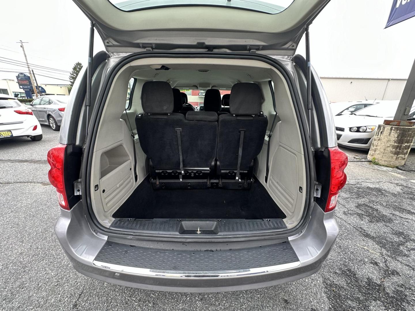 2015 SILVER Dodge Grand Caravan SE (2C4RDGBG1FR) with an 3.6L V6 DOHC 24V engine, 6-Speed Automatic transmission, located at 1254 Manheim Pike, Lancaster, PA, 17601, (717) 393-9133, 40.062870, -76.323273 - Photo#10