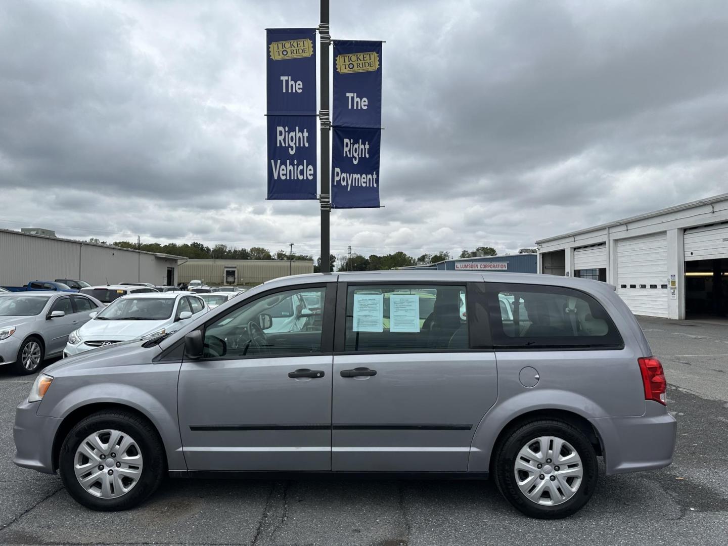 2015 SILVER Dodge Grand Caravan SE (2C4RDGBG1FR) with an 3.6L V6 DOHC 24V engine, 6-Speed Automatic transmission, located at 1254 Manheim Pike, Lancaster, PA, 17601, (717) 393-9133, 40.062870, -76.323273 - Photo#5