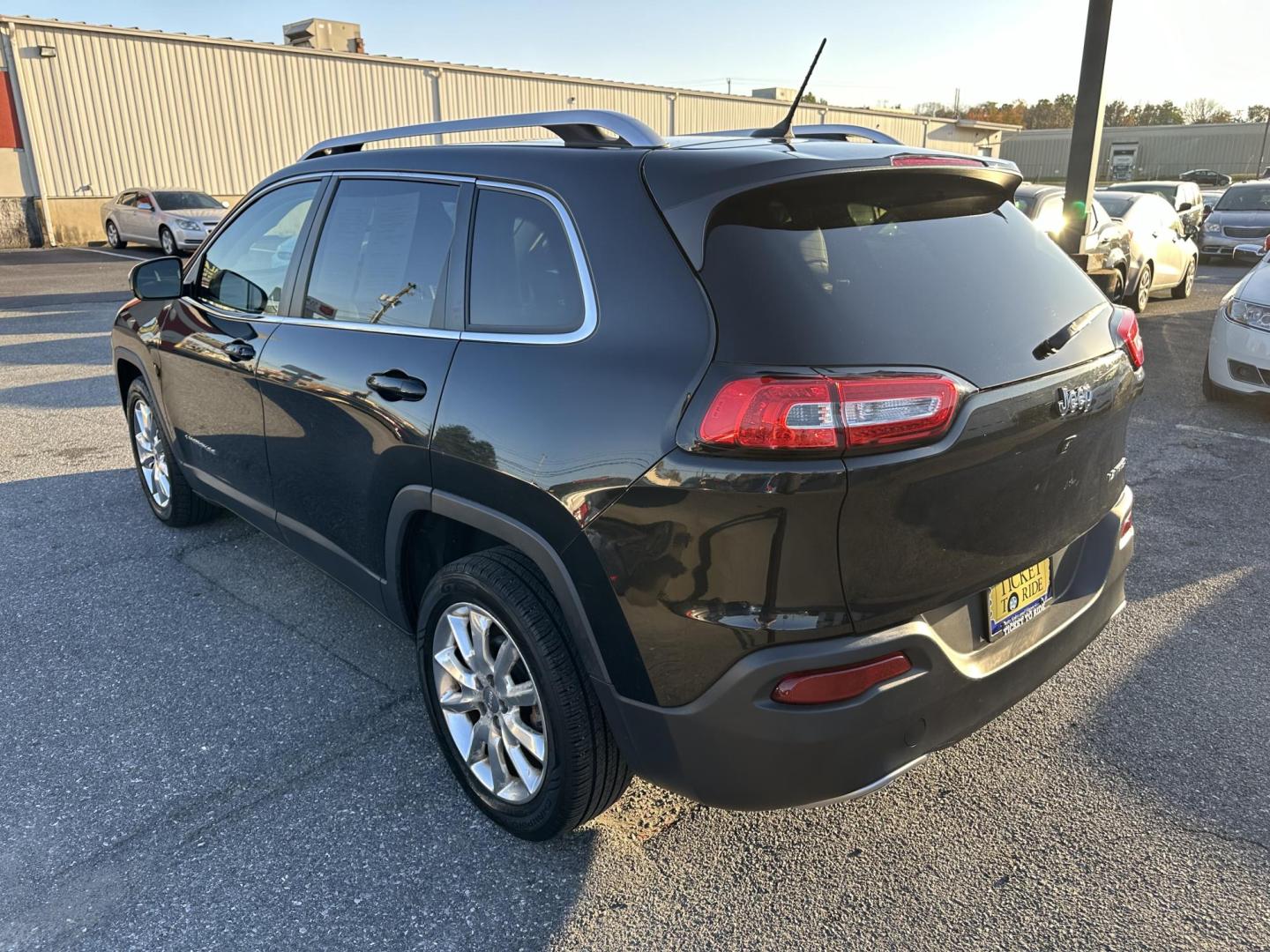 2015 BLACK Jeep Cherokee Limited FWD (1C4PJLDB4FW) with an 2.4L L4 DOHC 16V engine, 9-Speed Automatic transmission, located at 1254 Manheim Pike, Lancaster, PA, 17601, (717) 393-9133, 40.062870, -76.323273 - Photo#4