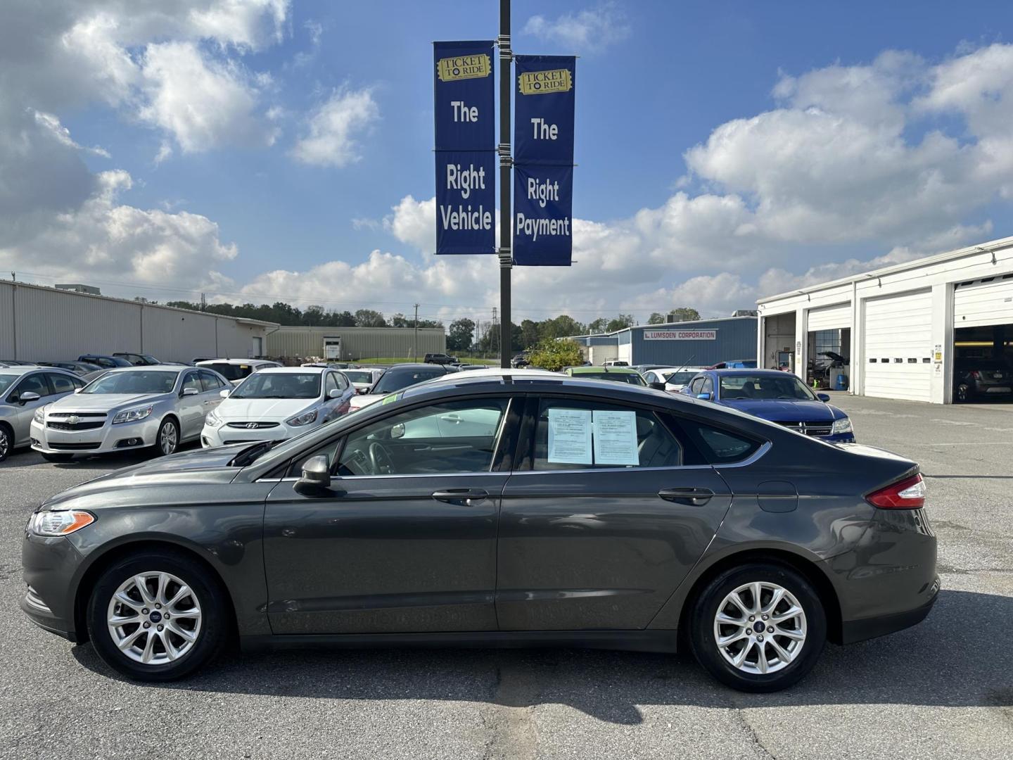 2016 GRAY Ford Fusion S (1FA6P0G7XG5) with an 2.5L L4 DOHC 16V engine, 6-Speed Automatic transmission, located at 1254 Manheim Pike, Lancaster, PA, 17601, (717) 393-9133, 40.062870, -76.323273 - Photo#4