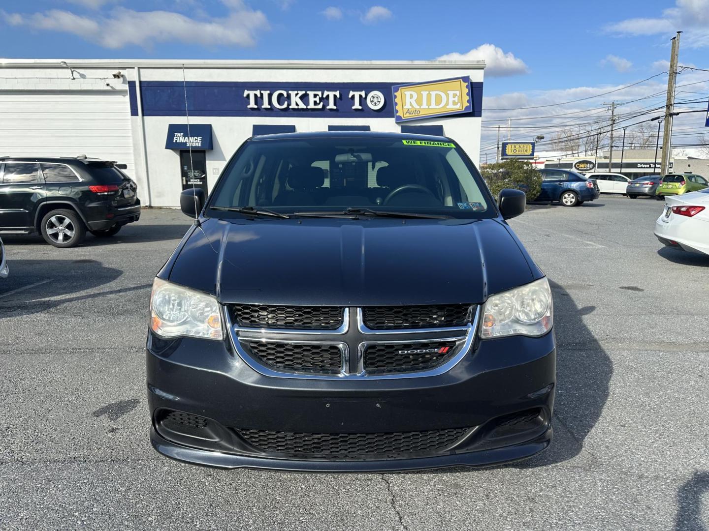 2014 GRAY Dodge Grand Caravan SE (2C4RDGBG8ER) with an 3.6L V6 DOHC 24V engine, 6-Speed Automatic transmission, located at 1254 Manheim Pike, Lancaster, PA, 17601, (717) 393-9133, 40.062870, -76.323273 - Photo#1