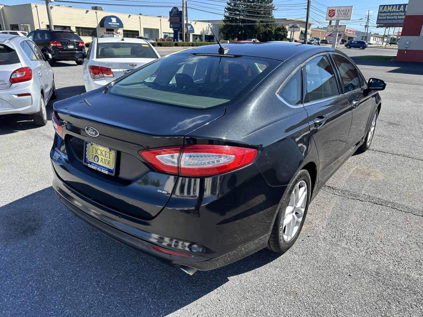 2014 WHITE Ford Fusion SE (3FA6P0H71ER) with an 2.5L L4 DOHC 16V engine, located at 1254 Manheim Pike, Lancaster, PA, 17601, (717) 393-9133, 40.062870, -76.323273 - Photo#3