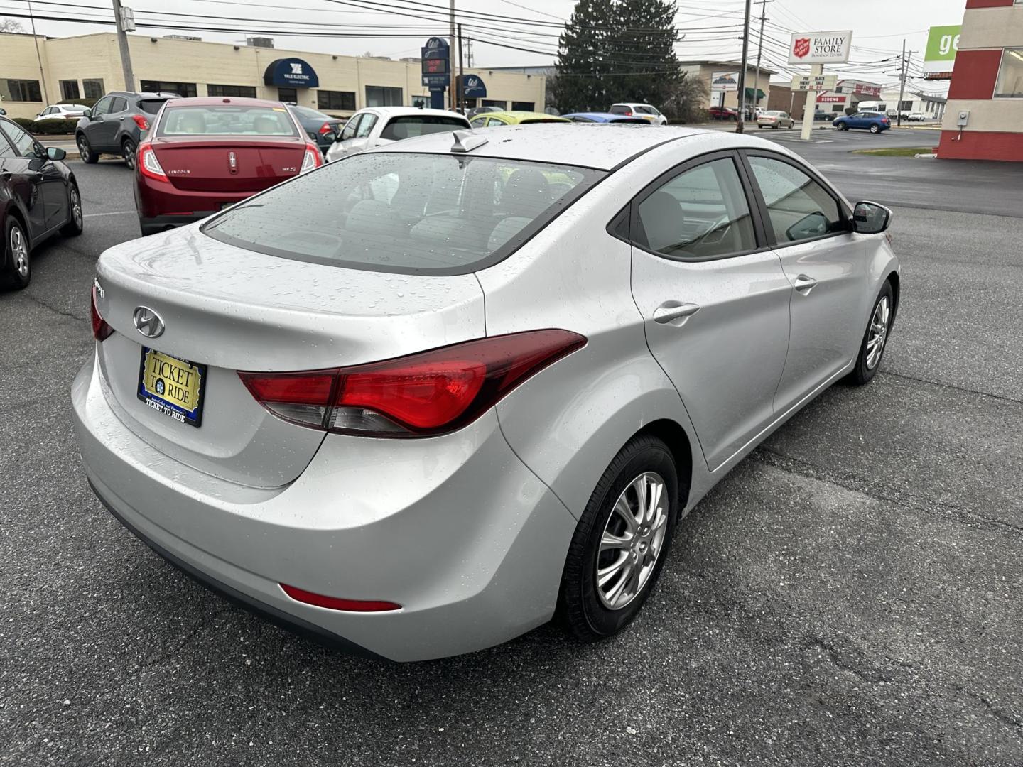 2016 SILVER Hyundai Elantra Limited (5NPDH4AE1GH) with an 1.8L L4 DOHC 16V engine, 6-Speed Automatic transmission, located at 1254 Manheim Pike, Lancaster, PA, 17601, (717) 393-9133, 40.062870, -76.323273 - Photo#5