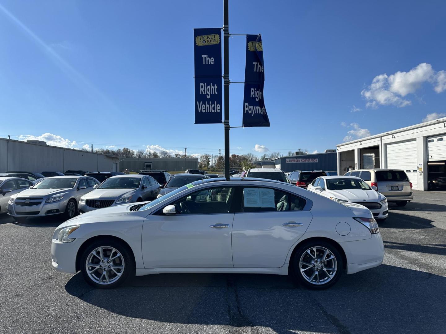 2012 WHITE Nissan Maxima SV (1N4AA5AP0CC) with an 3.5L V6 DOHC 24V engine, Continuously Variable Transmission transmission, located at 1254 Manheim Pike, Lancaster, PA, 17601, (717) 393-9133, 40.062870, -76.323273 - Photo#6