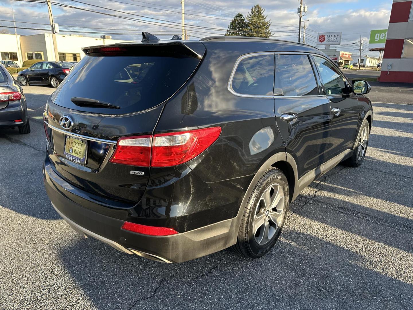 2016 BLACK Hyundai Santa Fe SE AWD (KM8SMDHF5GU) with an 3.3L V6 DOHC 24V engine, 6A transmission, located at 1254 Manheim Pike, Lancaster, PA, 17601, (717) 393-9133, 40.062870, -76.323273 - Photo#6