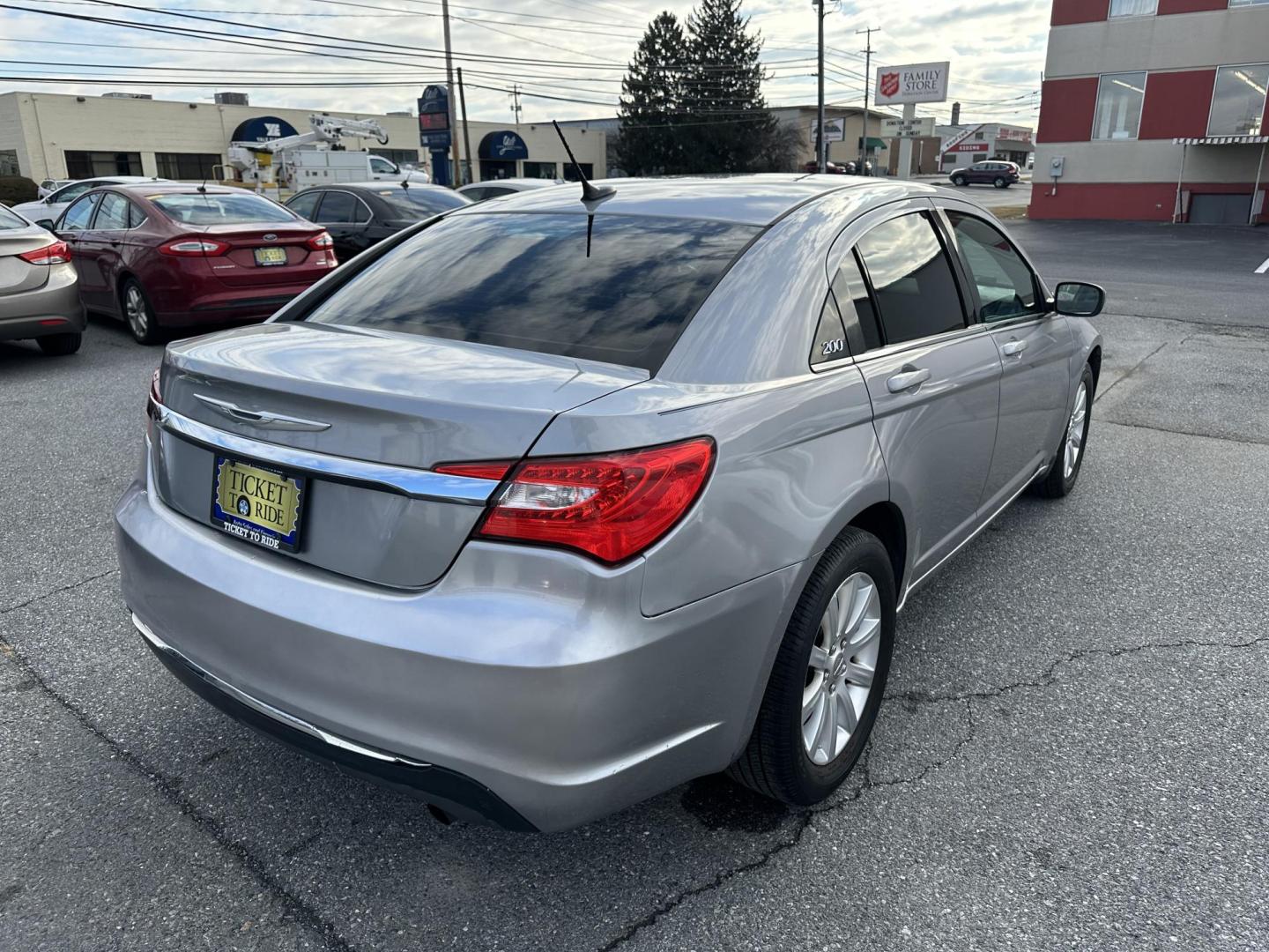 2013 SILVER Chrysler 200 Touring (1C3CCBBB6DN) with an 2.4L L4 DOHC 16V engine, 6-Speed Automatic transmission, located at 1254 Manheim Pike, Lancaster, PA, 17601, (717) 393-9133, 40.062870, -76.323273 - Photo#4