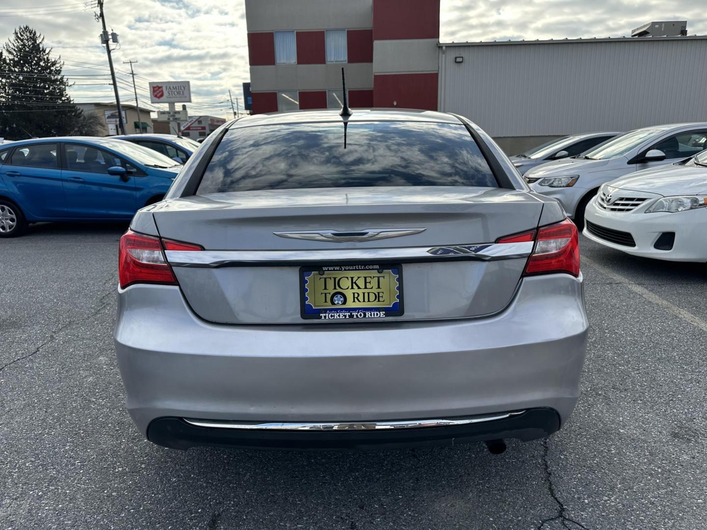 2013 SILVER Chrysler 200 Touring (1C3CCBBB6DN) with an 2.4L L4 DOHC 16V engine, 6-Speed Automatic transmission, located at 1254 Manheim Pike, Lancaster, PA, 17601, (717) 393-9133, 40.062870, -76.323273 - Photo#5